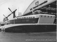 SRN4 Swift (GH-2004) at BHC in Cowes